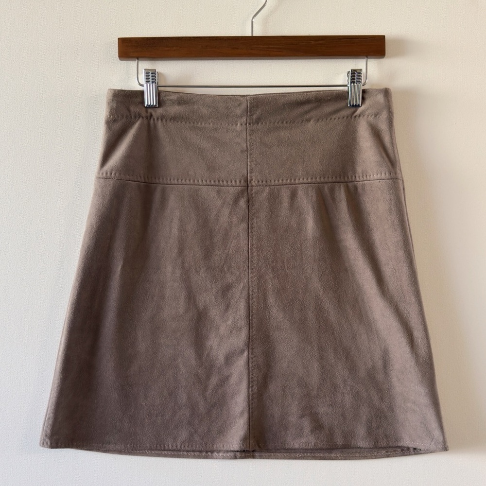 Max Studio Faux Suede A-Line Mini Skirt sz M Fall Layering Earth Tone Gray 90s